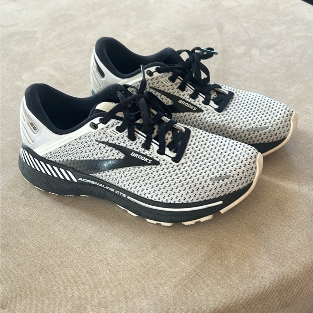Brooks Adrenaline GTS22 Black and White Sneakers